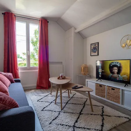 Holiday home Sakura -maisonnette Gare Giverny